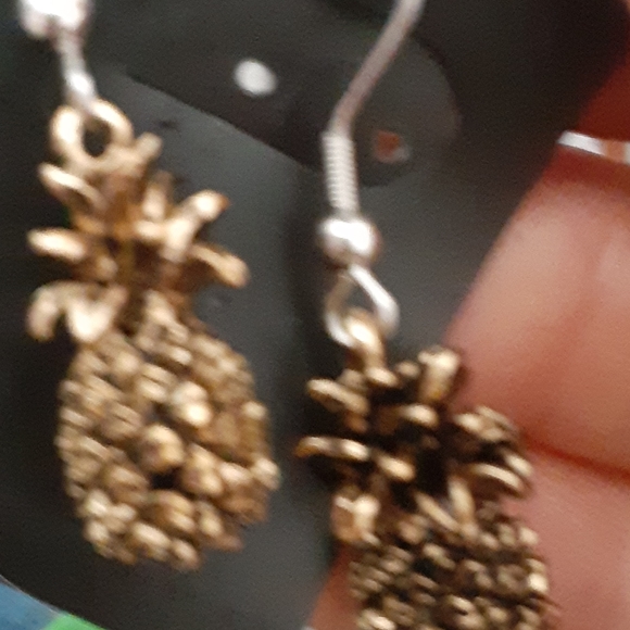 💜Pineapple earrings - Picture 2 of 2